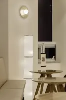 은은한 조명이 감싸는 갤러리 라운지 야경